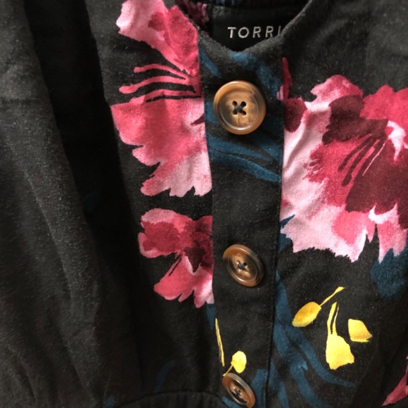 Torrid Black Romper with pink floral design size 1 - Picture 3 of 4